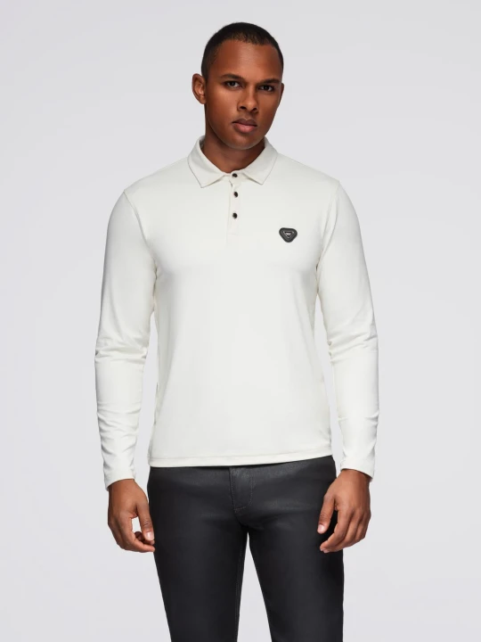 Zdjęcie produktu Koszulka polo z długim rękawem zapinana na eleganckie, brandowane guziki – kremowa V2 - Rozmiar: L Ombre Clothing kremowy