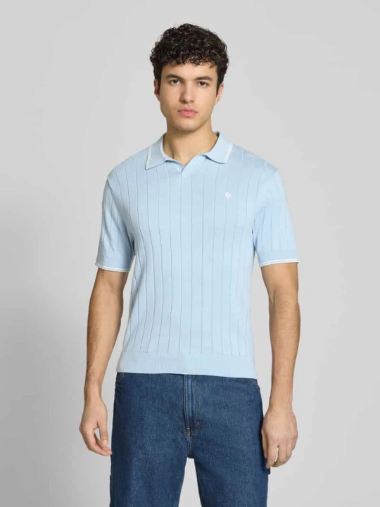 Zdjęcie produktu Koszulka polo z dzianiny o kroju slim fit z wyhaftowanym logo REVIEW Jasnoniebieski