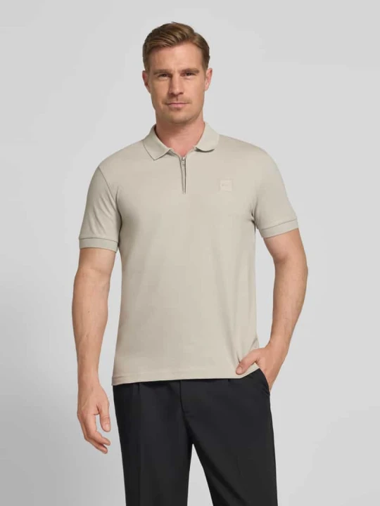 Zdjęcie produktu Koszulka polo z mieszanki bawełny o kroju slim fit model 'PASSERZIP' Boss Piaskowy