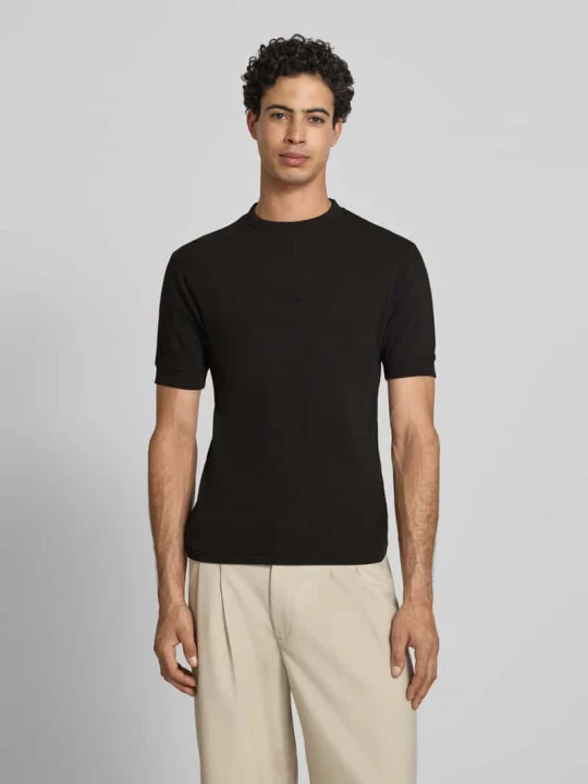 Zdjęcie produktu Koszulka T-shirt o kroju slim fit z naszywanym logo PROHIBITED Czarny