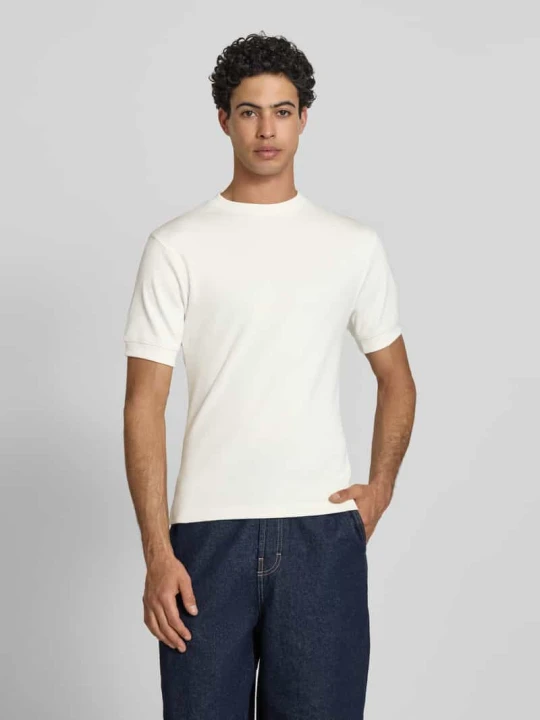Zdjęcie produktu Koszulka T-shirt o kroju slim fit z naszywanym logo PROHIBITED Złamany biały