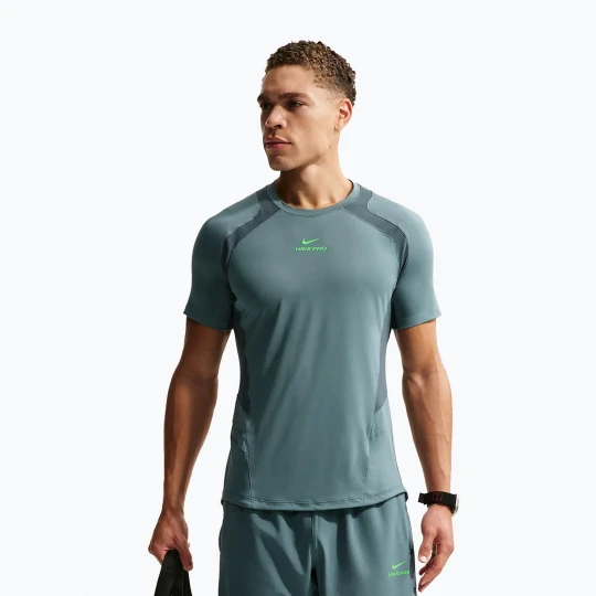 Zdjęcie produktu Koszulka treningowa męska Nike Pro Training Dri-Fit mineral slate / faded spruce / green strike Niebieski