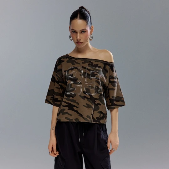 Zdjęcie produktu Koszulka we wzór camo z numerem 25 House