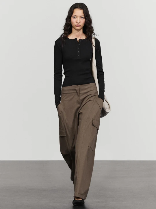 Zdjęcie produktu Koszulka Z Dekoltem Na Guziki, Długi Rękaw, 100% Bawełna - Czarny - Massimo Dutti - Female