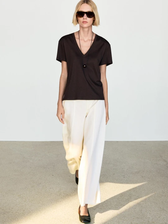Zdjęcie produktu Koszulka Z Dekoltem W Serek Ze 100% Bawełny - Brązowy - Massimo Dutti - Female