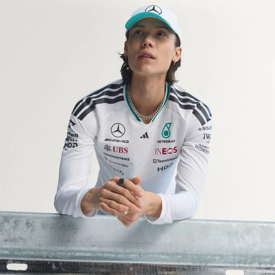 Zdjęcie produktu KOSZULKA Z DŁUGIM RĘKAWEM MERCEDES - AMG PETRONAS FORMULA 1 TEAM DRIVER JERSEY AUTHENTIC Adidas biały