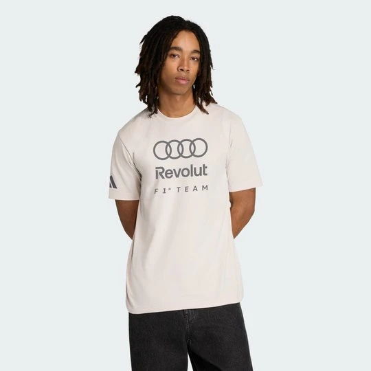 Zdjęcie produktu KOSZULKA Z GRAFIKĄ AUDI REVOLUT F1 TEAM DNA Adidas Chalk Pearl