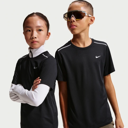 Zdjęcie produktu Koszulka z krótkim rękawem dla dużych dzieci Dri-FIT Nike Miler - Czerń