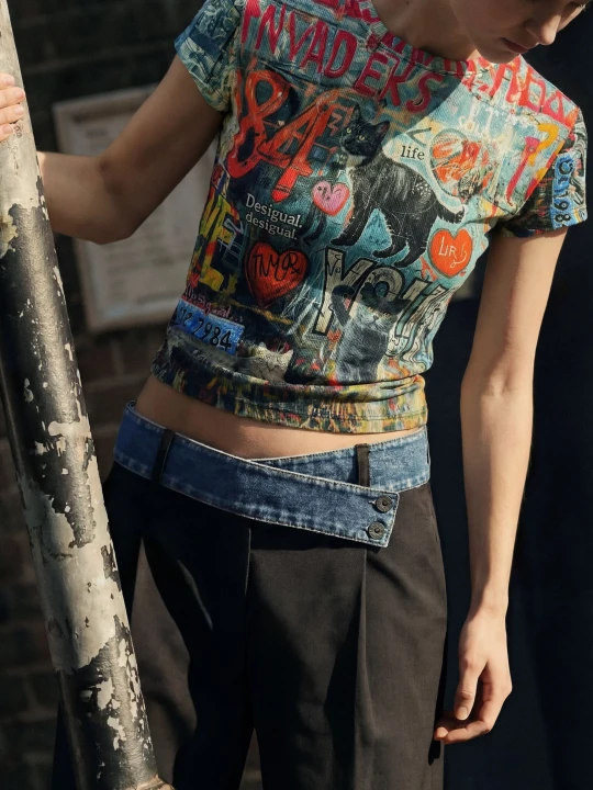 Zdjęcie produktu Koszulka z nadrukiem kotów Desigual czerwony