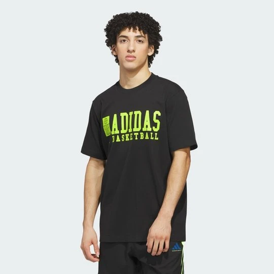 Zdjęcie produktu KOSZYKARSKA KOSZULKA Z GRAFIKĄ ADIDAS