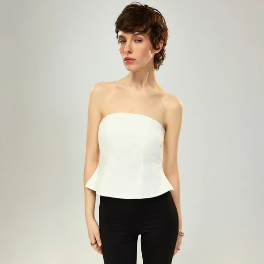 Zdjęcie produktu Kremowy top bandeau z baskinką House