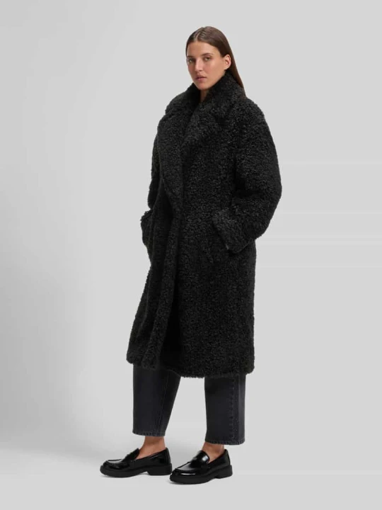 Zdjęcie produktu kroj oversized fit płaszcz z futerka / płaszcz ze sztucznego futra z kołnierzem z połami model 'Malite-1' Hugo Czarny