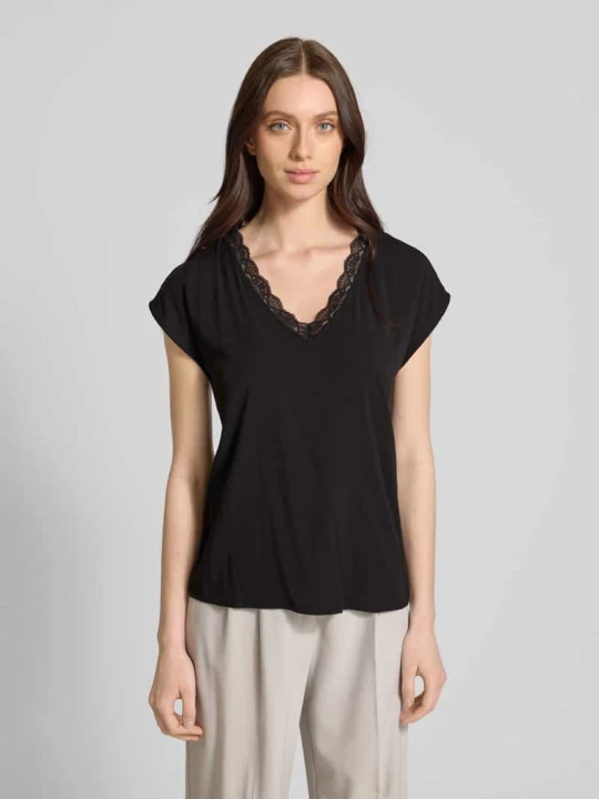 Zdjęcie produktu krój regular fit t-shirt z dekoltem w serek model 'BELLA' Vero Moda Czarny