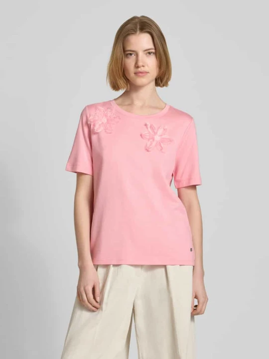 Zdjęcie produktu krój regular fit t-shirt z kwiatowym ozdobnym obszyciem Monari Brudnoróżowy