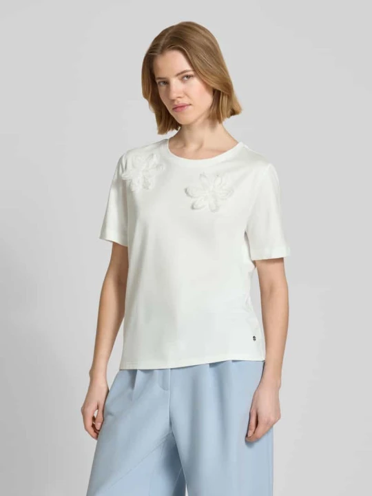 Zdjęcie produktu krój regular fit t-shirt z kwiatowym ozdobnym obszyciem Monari Biały