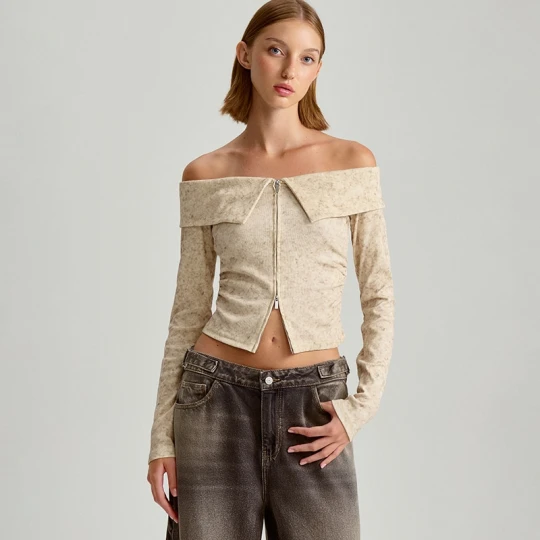 Zdjęcie produktu Krótka bluzka z długim rękawem open shoulder beżowa House