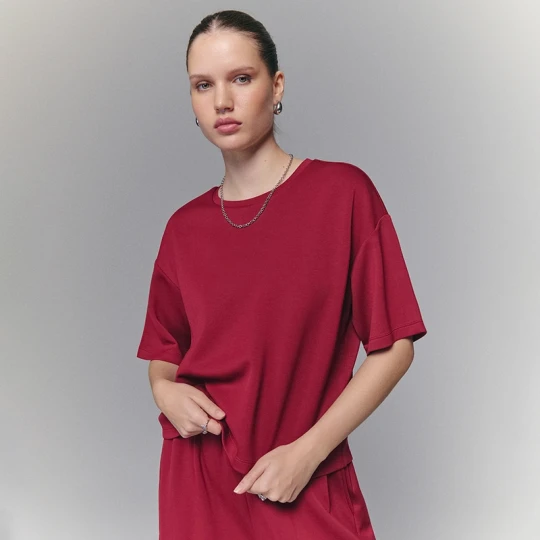 Zdjęcie produktu Krótka koszulka loose fit basic z modalem w składzie czerwona House kasztanowy