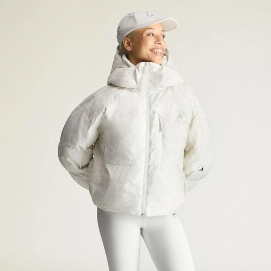 Zdjęcie produktu Krótka ocieplana kurtka zimowa z nadrukiem adidas by Stella McCartney biały
