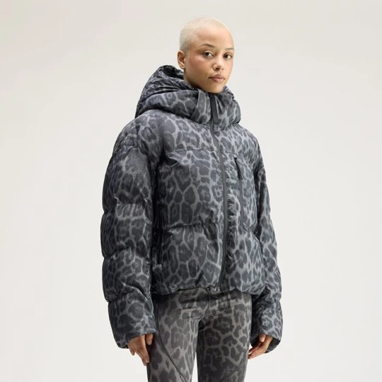 Zdjęcie produktu Krótka ocieplana kurtka zimowa z nadrukiem adidas by Stella McCartney szary