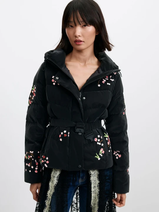 Zdjęcie produktu krótka pikowana kurtka w kwiaty Desigual czarny