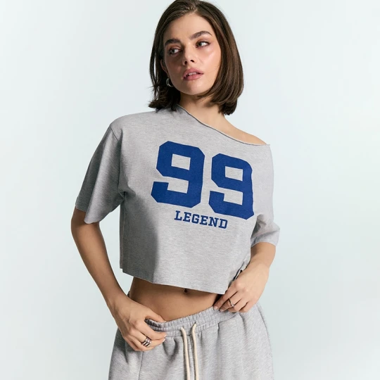 Zdjęcie produktu Krótka szara koszulka z nadrukiem 99 Legend House