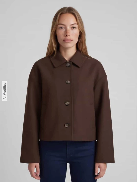 Zdjęcie produktu Krótki płaszcz o luźnym kroju z wykładanym kołnierzem model 'AYA' Pieces Ciemnobrązowy