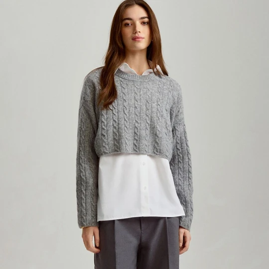 Zdjęcie produktu Krótki sweter oversize z warkoczowym splotem szary House