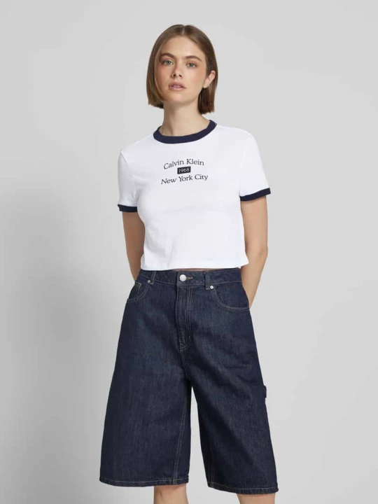 Zdjęcie produktu Krótki T-shirt z okrągłym dekoltem Calvin Klein Jeans Biały