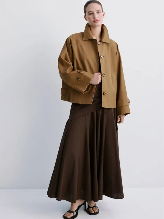 Zdjęcie produktu Krótki trencz oversize średni brązowy - Kobieta - - MANGO