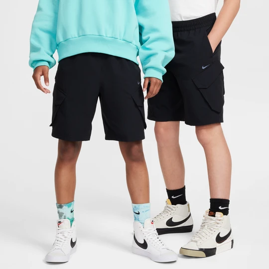 Zdjęcie produktu Krótkie bojówki dla dużych dzieci Nike City Utility - Czerń