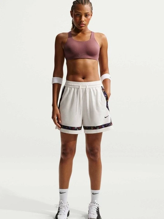 Zdjęcie produktu Krótkie spodenki sportowe Nike mleczny