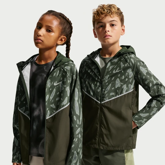 Zdjęcie produktu Kurtka dla dużych dzieci z ochroną przed promieniowaniem UV Repel Nike Miler - Zieleń