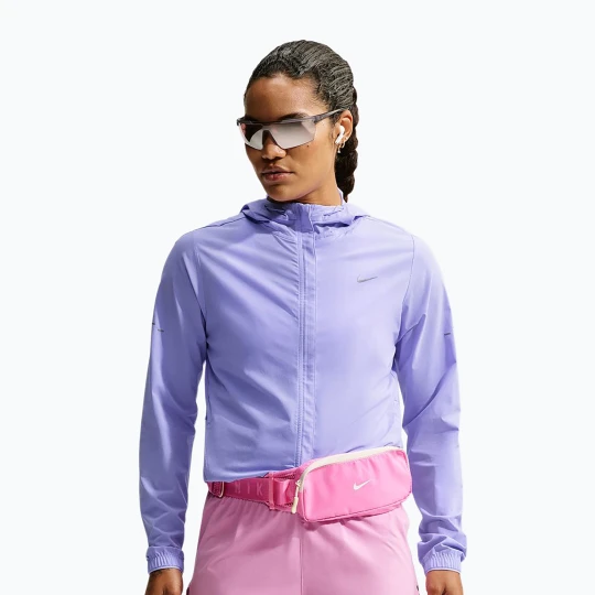 Zdjęcie produktu Kurtka do biegania damska Nike Swift Repel Packable purple pulse Fioletowy