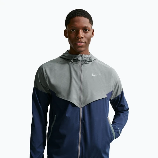 Zdjęcie produktu Kurtka do biegania męska Nike Impossibly Light Windrunner smoke grey / smoke grey / midnight navy Granatowy