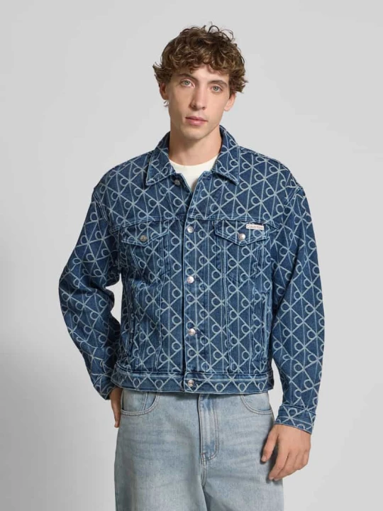 Zdjęcie produktu Kurtka jeansowa z kieszeniami na piersi i detalem z logo Calvin Klein Jeans Jeansowy niebieski