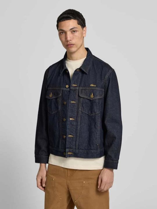 Zdjęcie produktu kurtka jeansowa z kieszeniami na piersi i wyhaftowanym logo BLKVIS Czarny