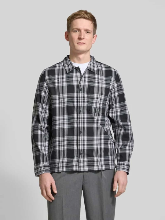 Zdjęcie produktu Kurtka koszulowa o kroju regular fit z kieszenią na piersi Calvin Klein Czarny