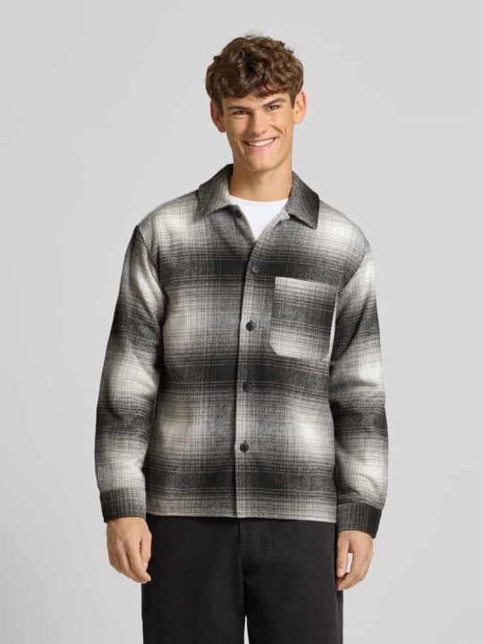 Zdjęcie produktu Kurtka koszulowa o kroju regular fit z kieszenią na piersi model ‘ZAC’ Jack&Jones Czarny