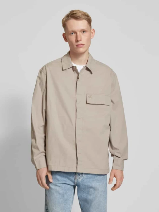 Zdjęcie produktu Kurtka koszulowa o kroju regular fit z wyhaftowanym logo Calvin Klein Jeans Beżowy