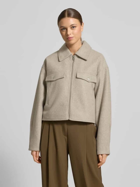 Zdjęcie produktu Kurtka koszulowa o kroju regular fit z zamkiem błyskawicznym model „FORTUNEFREJ” Vero Moda Piaskowy