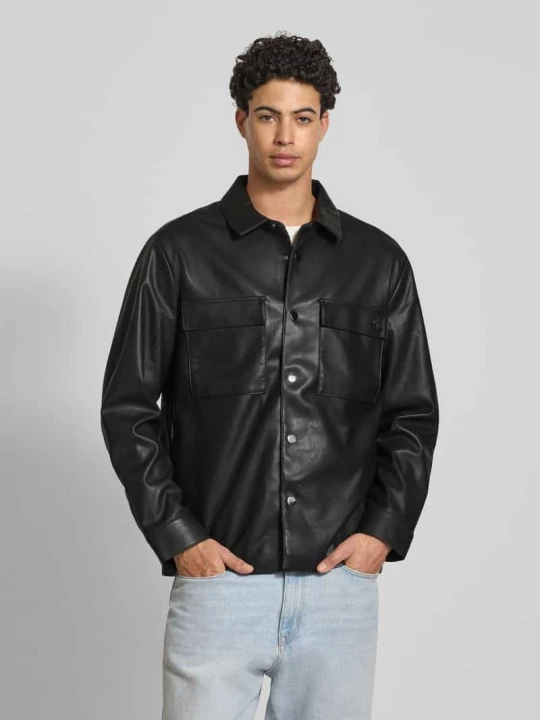 Zdjęcie produktu Kurtka koszulowa o skórzanym wyglądzie w kroju regular fit Calvin Klein Jeans Czarny