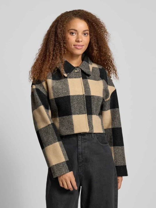 Zdjęcie produktu Kurtka koszulowa z wykładanym kołnierzem Model 'Short jacket' Gina Tricot Piaskowy