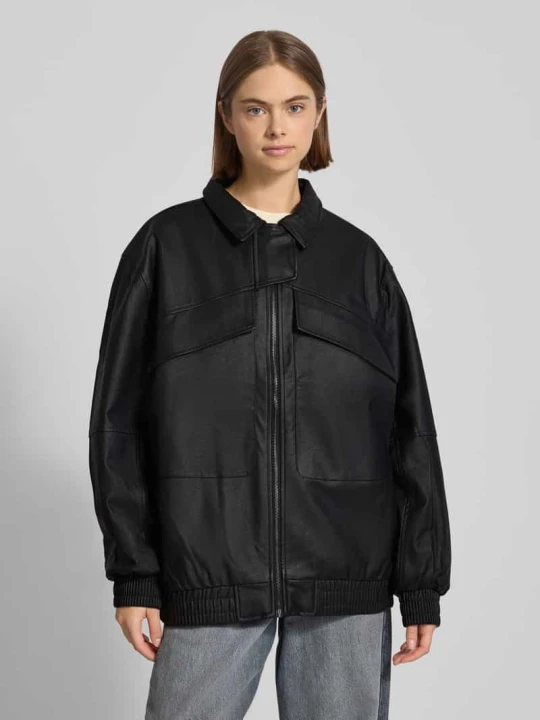 Zdjęcie produktu Kurtka o kroju oversized z imitacji skóry Karo Kauer Czarny