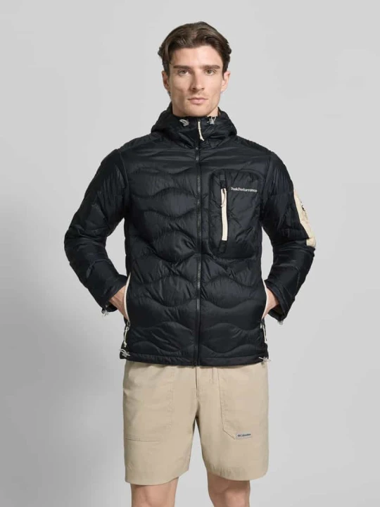 Zdjęcie produktu Kurtka pikowana w kroju regular fit z wyhaftowanym logo Peak Performance Czarny