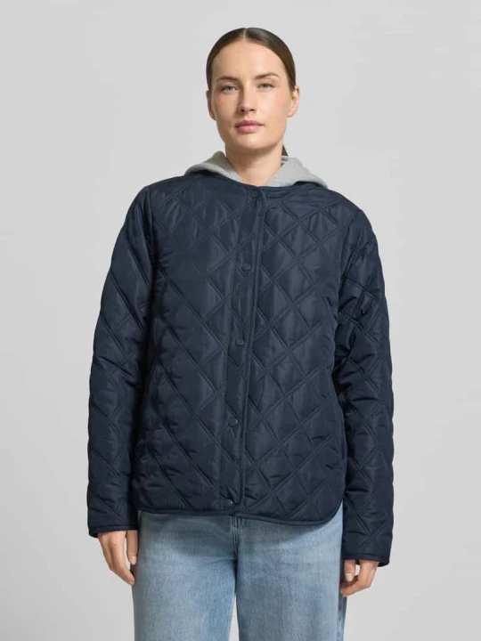 Zdjęcie produktu kurtka o kroju regular fit z efektem pikowania z kapturem model 'Fenya' Soyaconcept Granatowy