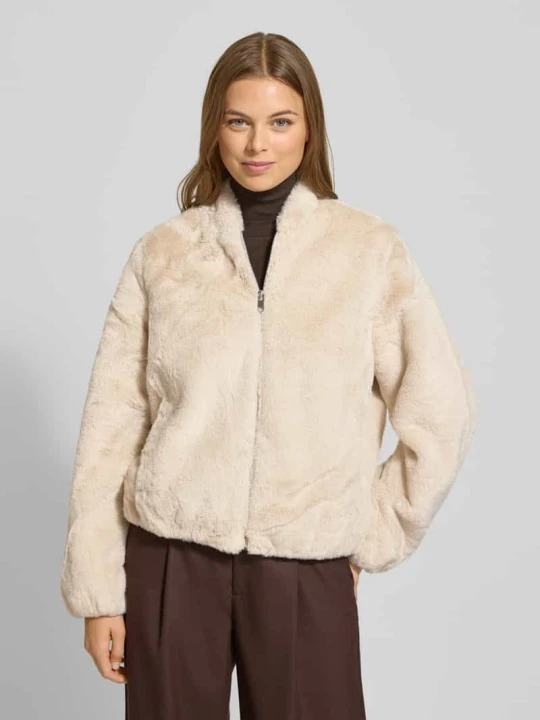 Zdjęcie produktu Kurtka o kroju regular fit z imitacji futra model ‘SONJALIGA’ Vero Moda Écru