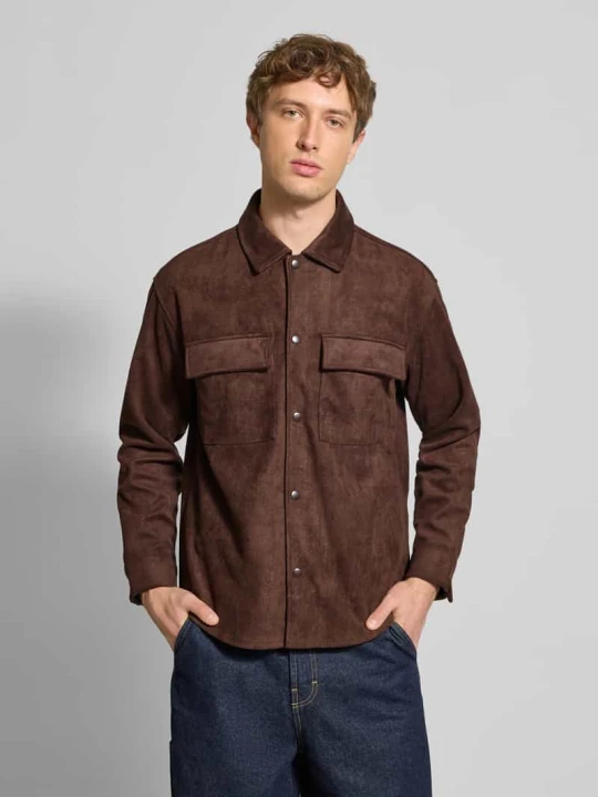 Zdjęcie produktu Kurtka o kroju regular fit z imitacji skóry welurowej z kieszeniami z patką na piersi model ‘RAVI’ Only & Sons Ciemnobrązowy
