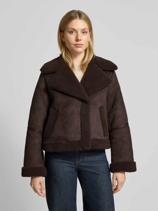 Zdjęcie produktu Kurtka o kroju regular fit z imitacji skóry z podszewką z futerka model ‘HARPER’ Vero Moda Czekoladowy