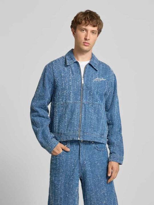 Zdjęcie produktu Kurtka o kroju regular fit z tkaniny stylizowanej na denim z fakturowanym wzorem Karl Kani Jeansowy niebieski