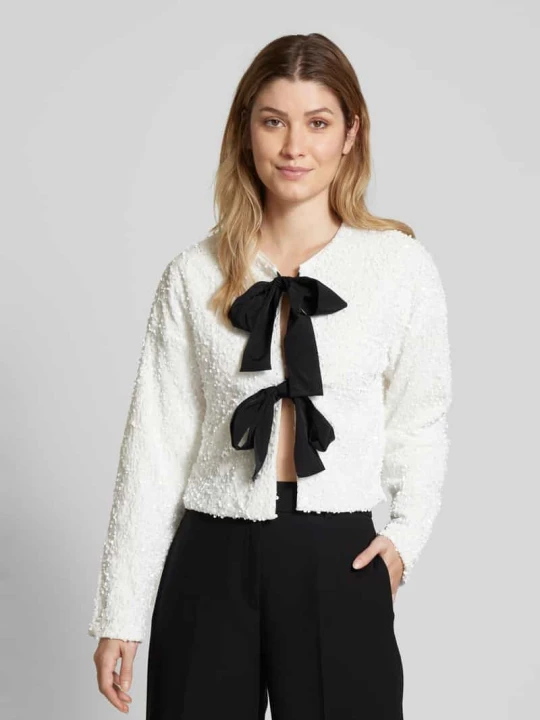 Zdjęcie produktu Kurtka o kroju regular fit z wiązanym detalem model ‘ARIA’ Vila Biały